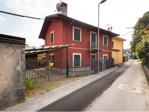 PORZIONE DI CASA LIBERA SU TRE LATI