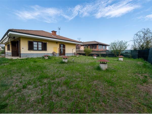PORZIONE CASA SU UNICO LIVELLO E GIARDINO PRIVATO