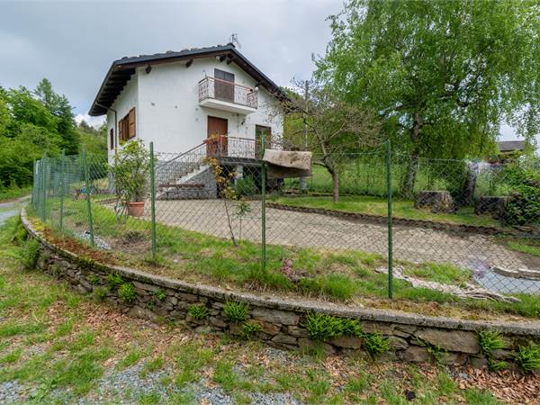 CASA INDIPENDNETE CON GIARDINO E TERRAZZO