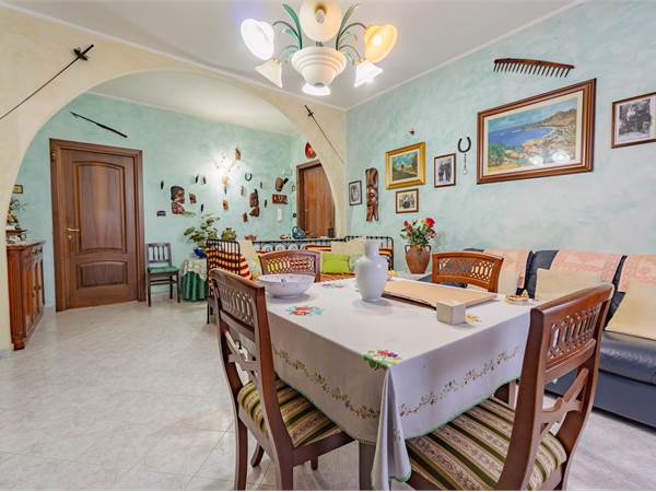 Alloggio ristrutturato con terrazzo in zona centrale