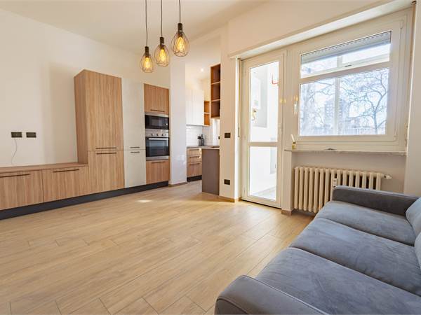 TRILOCALE FINEMENTE RISTRUTTURATO LIBERO DA SUBITO